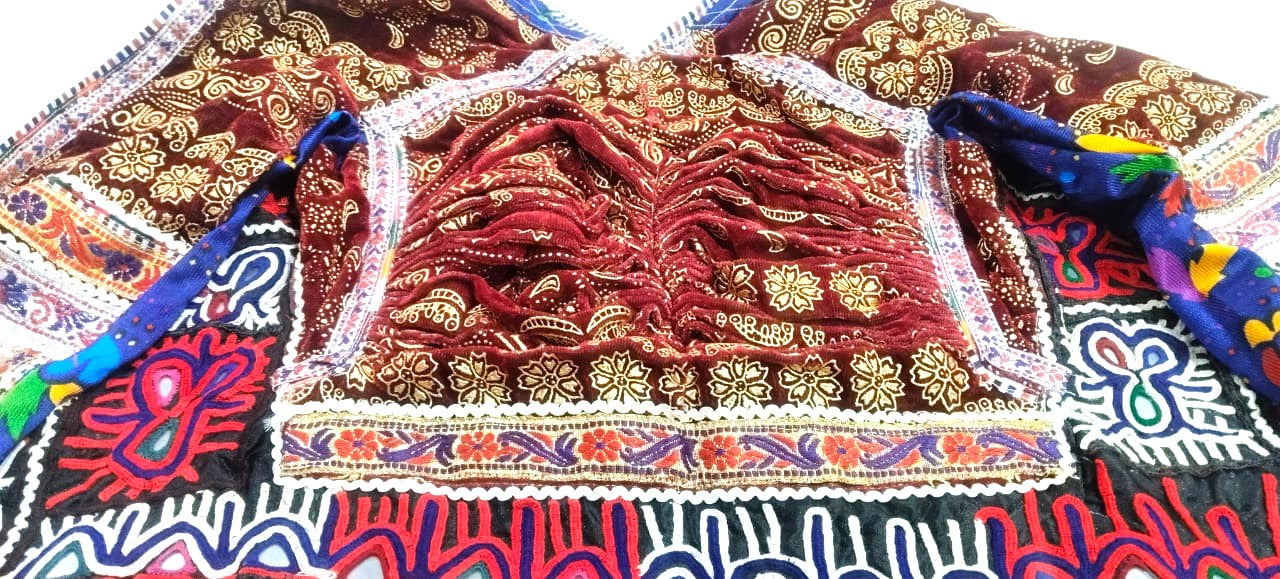 Upcycled Rabari Embroidered Velvet Choli Blouse – Vintage Kutch Tribal Textile Top
